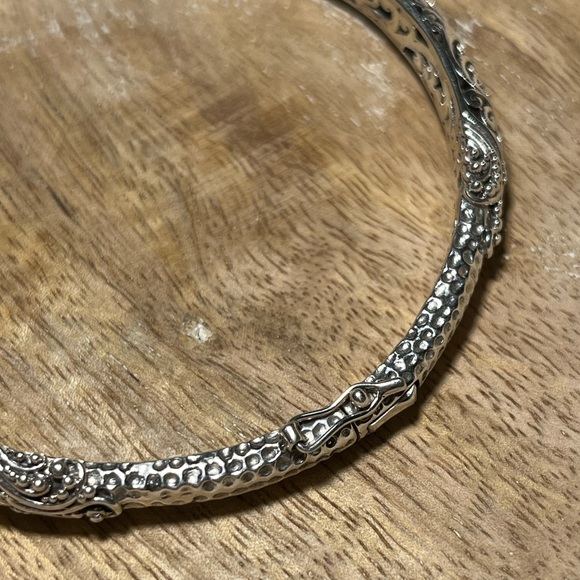 Sarda Artisan Sterling Silver Cut Out Filigree Scroll Hinged Bangle - Picture 8 of 16